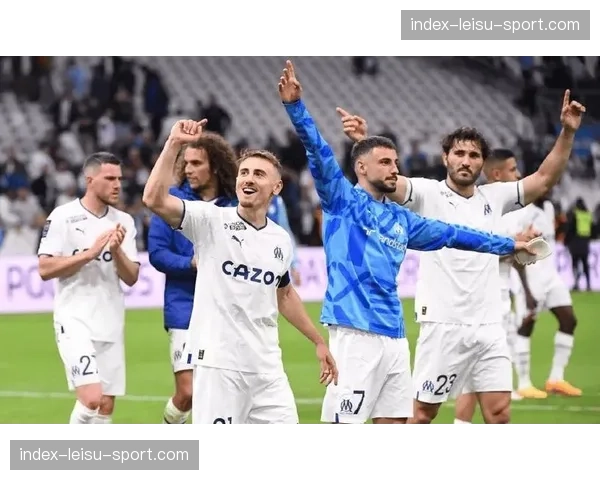 现场：图卢兹球迷在第60分钟集体鼓掌，致敬球队连续20脚传递